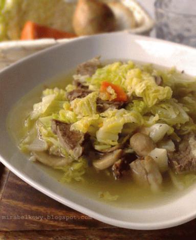 Zdjęcie - Zupa z kapustą włoską i pieczarkami - Przepisy kulinarne ze zdjęciami