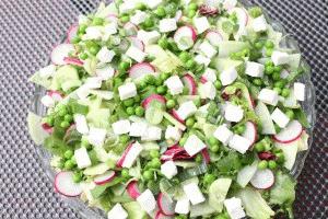 Zdjęcie - Zielona sałatka z fetą - Przepisy kulinarne ze zdjęciami