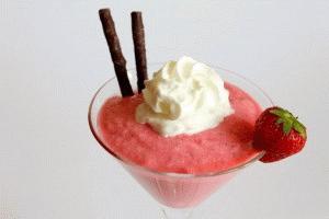 Zdjęcie - Krem truskawkowy z serka mascarpone - Przepisy kulinarne ze zdjęciami