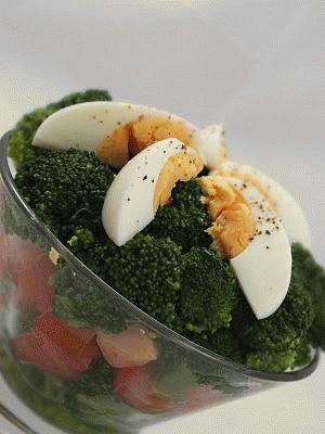 Zdjęcie - Sałatka brokułowa - Przepisy kulinarne ze zdjęciami