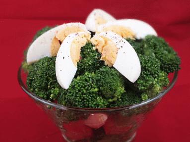 Zdjęcie - Sałatka brokułowa - Przepisy kulinarne ze zdjęciami