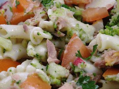 Zdjęcie - Insalata di pasta mediterranea czyli śródziemnomorska sałatka z makaronem - Przepisy kulinarne ze zdjęciami