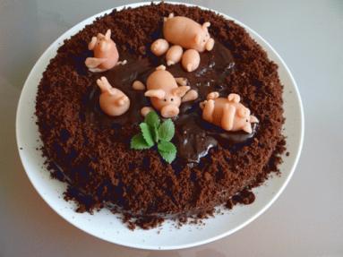 Zdjęcie - Ciasto czekoladowe - ze świnkami taplającymi się w czekoladowym  "błotku" - Przepisy kulinarne ze zdjęciami