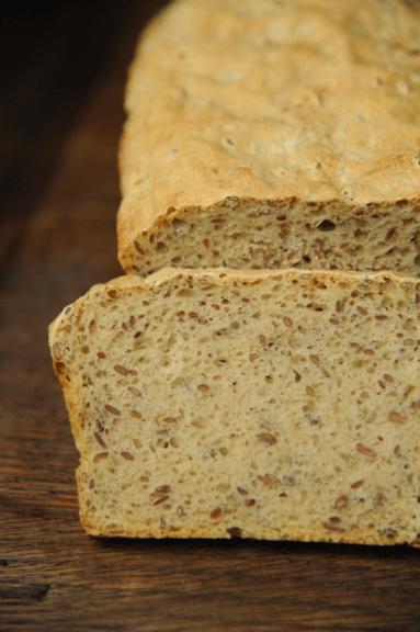 Zdjęcie - Chleb orkiszowy z siemieniem lnianym - Przepisy kulinarne ze zdjęciami