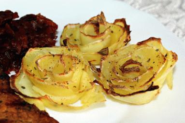 Zdjęcie - Różyczki z ziemniaków - Przepisy kulinarne ze zdjęciami