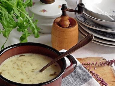 Zdjęcie - Tradycyjna zupa ogórkowa zabielana wg przepisu z 1900 r. - Przepisy kulinarne ze zdjęciami