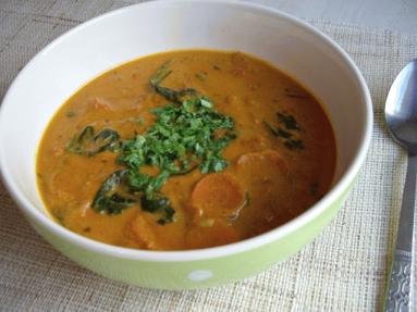 Zdjęcie - Senegalska zupa z masłem orzechowym i szpinakiem - Przepisy kulinarne ze zdjęciami