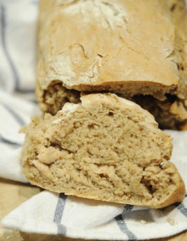 Zdjęcie - Chleb żytni z mielonymi orzechami - Przepisy kulinarne ze zdjęciami