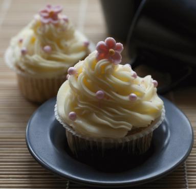 Zdjęcie - Waniliowe cupcakes - Przepisy kulinarne ze zdjęciami