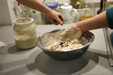 Zdjęcie - chleb żytni na zakwasie z rodzynkami - Przepisy kulinarne ze zdjęciami