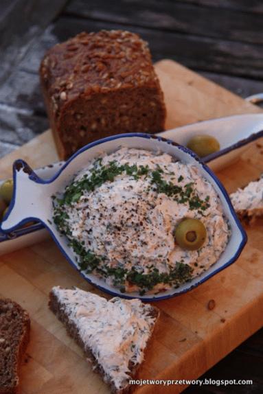Zdjęcie - Pasta do chleba - łosoś, mascarpone, jajka i suszone pomidory - Przepisy kulinarne ze zdjęciami