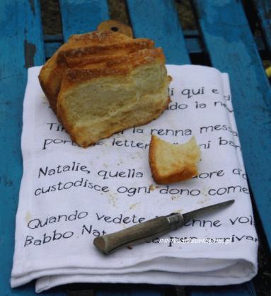 Zdjęcie - Drożdżówka odrywana z cynamonem i gruszkami - Przepisy kulinarne ze zdjęciami