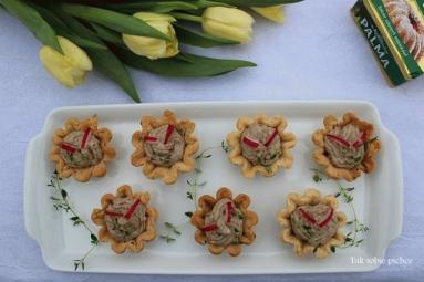 Zdjęcie - Kruche babeczki z pastą z bryndzy - Przepisy kulinarne ze zdjęciami