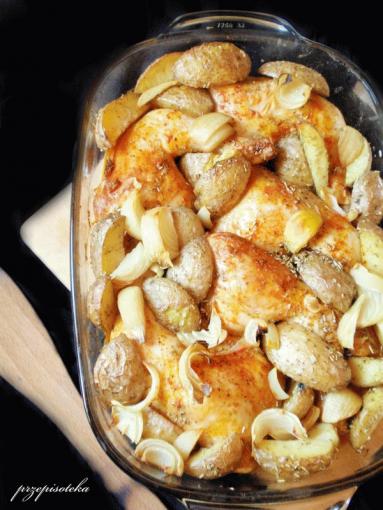 Zdjęcie - Pikantne nóżki kurczaka z ziemniakami - Przepisy kulinarne ze zdjęciami
