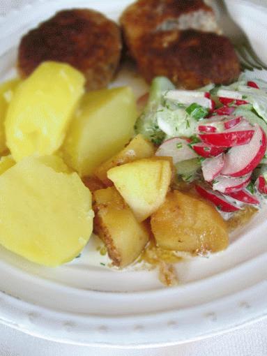 Zdjęcie - Klopsiki mielone duszone z jabłkiem i cebulą - Przepisy kulinarne ze zdjęciami