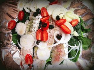 Zdjęcie - Filety z dorsza z warzywami pieczone  w folii - Przepisy kulinarne ze zdjęciami