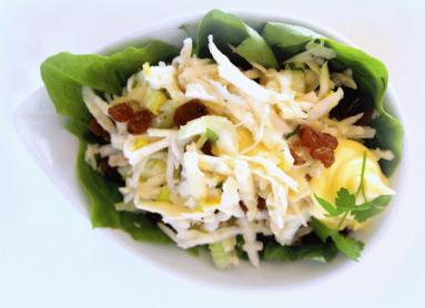 Zdjęcie - Surówka z selera korzeniowego i naciowego - Przepisy kulinarne ze zdjęciami