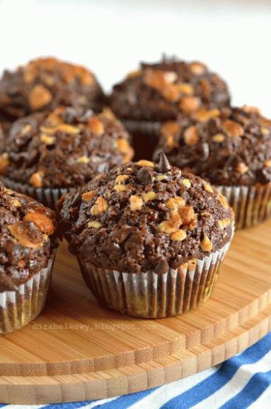 Zdjęcie - Muffiny z czekoladą i jabłkiem - Przepisy kulinarne ze zdjęciami