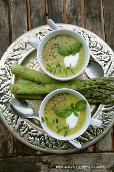 Zdjęcie - Szparagowo-cukiniowa zupa krem z bazylią - Przepisy kulinarne ze zdjęciami
