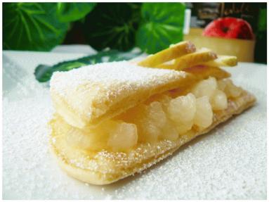 Zdjęcie - Omlet biszkoptowy z musem jabłkowym w białym puchu - Przepisy kulinarne ze zdjęciami