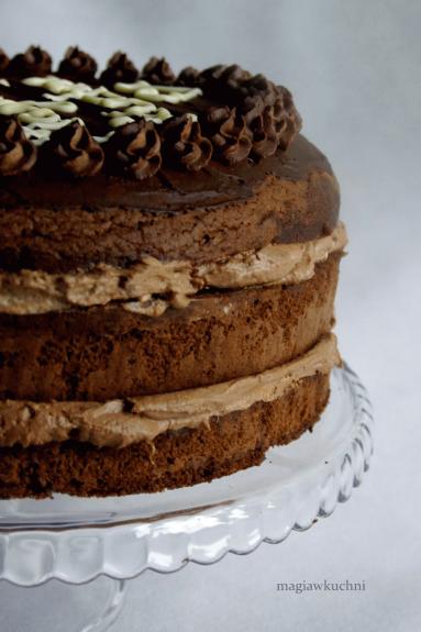 Zdjęcie - Czekoladowy tort na urodziny bloga - Przepisy kulinarne ze zdjęciami