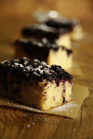 Zdjęcie - Jagodowe ciasto z kokosem - Przepisy kulinarne ze zdjęciami