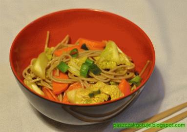Zdjęcie - Veggie yakisoba (czyli smażony makaron z warzywami) - Przepisy kulinarne ze zdjęciami