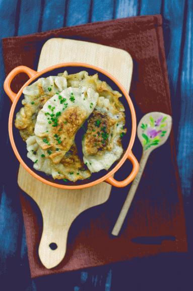 Zdjęcie - Uszka z pieczarkami i grzybami - Przepisy kulinarne ze zdjęciami