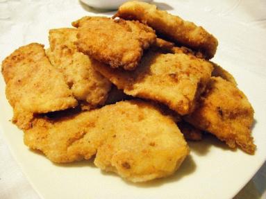 Zdjęcie - Filety z udek kurczaka z sałatką - Przepisy kulinarne ze zdjęciami