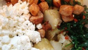 Zdjęcie - Sałatka ziemniaczana z kurczakiem - Przepisy kulinarne ze zdjęciami
