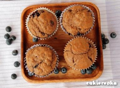Zdjęcie - Kakaowe muffiny z borówką amerykańską, kawałkami czekolady i ....aha bez dodatku cukru - Przepisy kulinarne ze zdjęciami