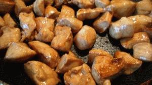 Zdjęcie - Sałatka z kurczakiem i kapustą pekińską - Przepisy kulinarne ze zdjęciami