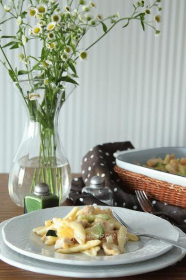 Zdjęcie - Makaron z kurczakiem i cukinią - Przepisy kulinarne ze zdjęciami