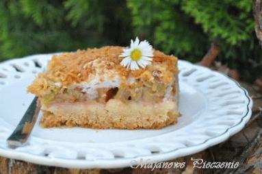 Zdjęcie - Kruche ciasto z rabarbarem i bezą - Przepisy kulinarne ze zdjęciami