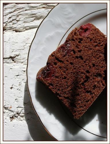 Zdjęcie - Proste ciasto kakaowe z wiśniami - Przepisy kulinarne ze zdjęciami