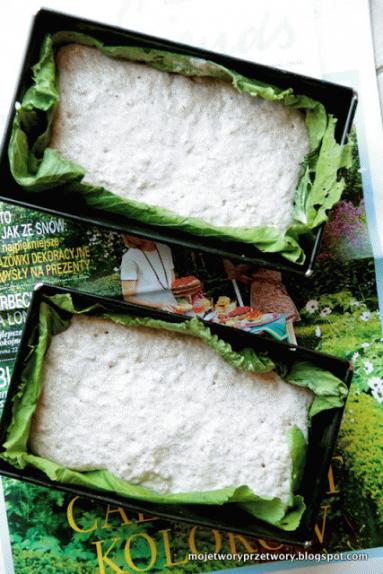 Zdjęcie - Chleb orkiszowo-żytni pieczony na liściu chrzanu - Przepisy kulinarne ze zdjęciami