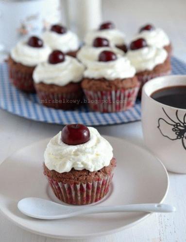 Zdjęcie - Black Forest cupcakes - Przepisy kulinarne ze zdjęciami