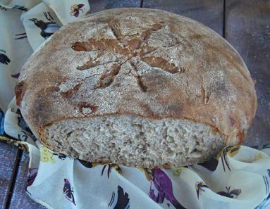 Zdjęcie - Chleb z szynką i serem na zakwasie żytnim - Przepisy kulinarne ze zdjęciami