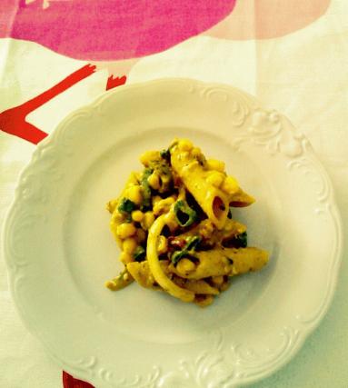 Zdjęcie - Słoneczko na talerzu: makaronowa sałatka z curry - Przepisy kulinarne ze zdjęciami