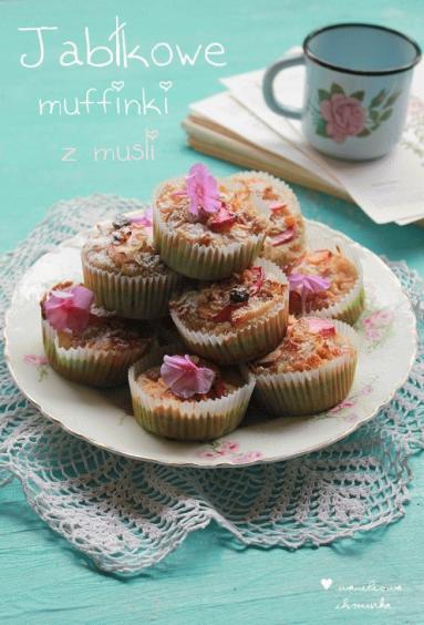 Zdjęcie - Jabłkowe muffinki z musli - Przepisy kulinarne ze zdjęciami