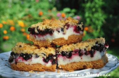 Zdjęcie - Kruche ciasto z jagodami i pianką budyniową - Przepisy kulinarne ze zdjęciami