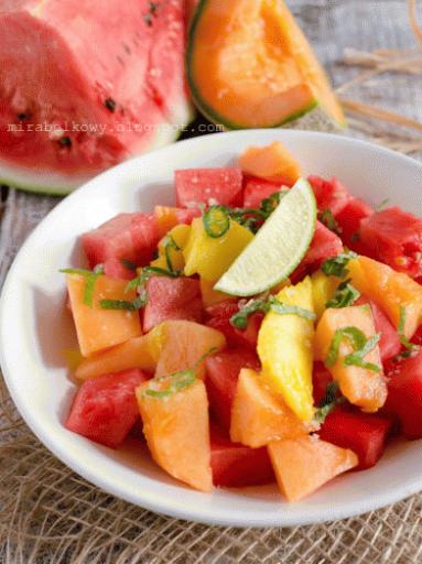 Zdjęcie - Sałatka z arbuza, melona i mango - Przepisy kulinarne ze zdjęciami