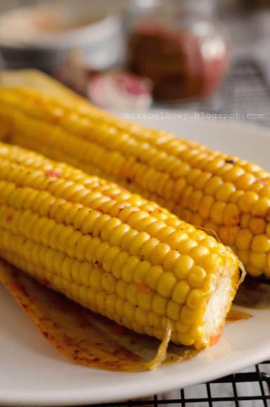 Zdjęcie - Kukurydza pieczona z masłem tandoori - Przepisy kulinarne ze zdjęciami