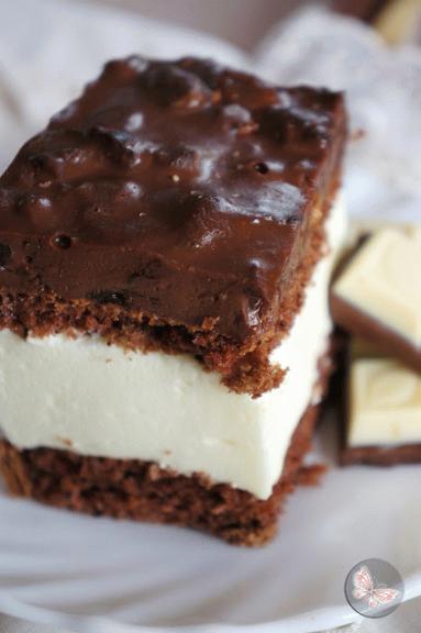 Zdjęcie - ciasto z delikatną pianka i śliwkami w czekoladzie - Przepisy kulinarne ze zdjęciami