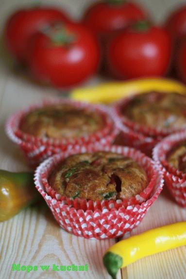 Zdjęcie - Muffinki pomidorowe z chilli - Przepisy kulinarne ze zdjęciami
