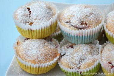 Zdjęcie - Śmietankowo-cynamonowe muffinki ze śliwkami - Przepisy kulinarne ze zdjęciami