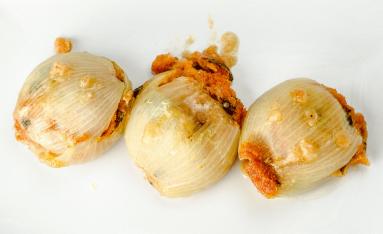 Zdjęcie - Nadziewane cebule - Przepisy kulinarne ze zdjęciami