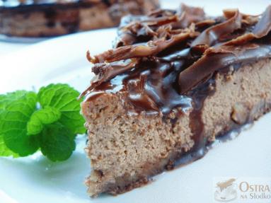 Zdjęcie - Sernik czekoladowy z polewą - Przepisy kulinarne ze zdjęciami