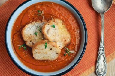 Zdjęcie - Kremowa zupa z pieczonej dyni i pomidorów - Przepisy kulinarne ze zdjęciami