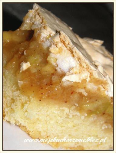 Zdjęcie - Ciasto rabarbarowo-jabłkowe z bezą - Przepisy kulinarne ze zdjęciami